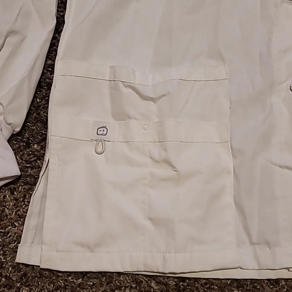 WonderWink White Snap-Front Scrub Top NWT - Picture 3 of 6